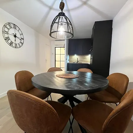 Vanessa - Modern 2 Bedroom *